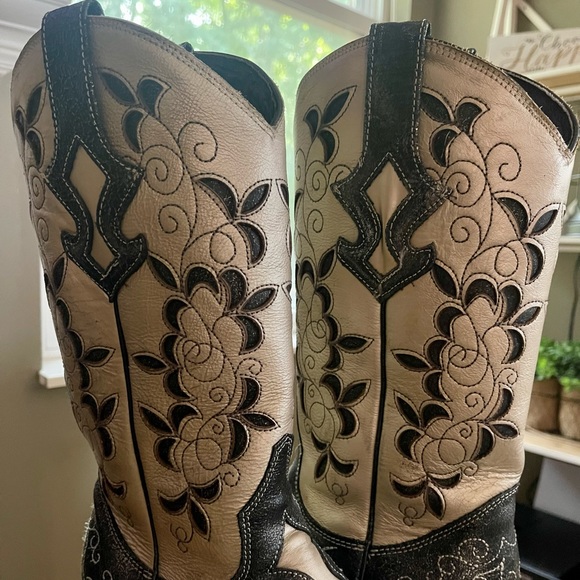 J.B. Dillon Leather Cream & Black Overlay Embroidered Western Snip Toe Boots - Picture 5 of 12